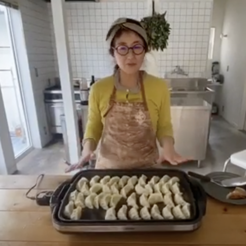 【YouTube】冷凍餃子をパリッと焼くコツ！！ サムネイル